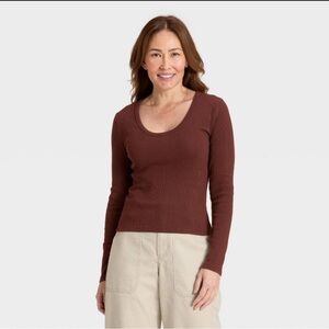 Women’s slim fit long sleeve Tshirt